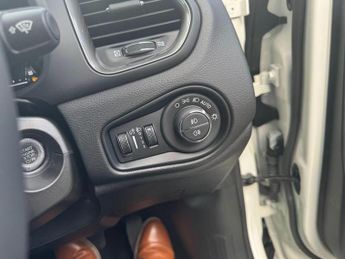 Jeep Renegade 1.5 T4 e-Hybrid MHEV Summit SUV 5dr Petrol Hybrid DCT Euro 6 (s/