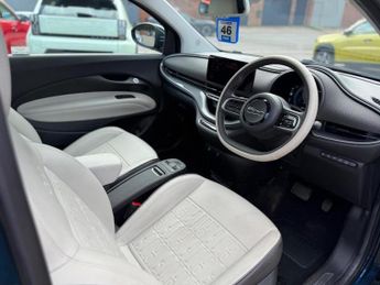 Fiat 500e 42kWh La Prima Auto 3dr