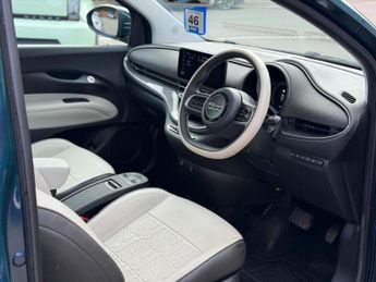 Fiat 500e 42kWh La Prima Auto 3dr