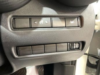 Nissan Juke 1.6 N-Connecta SUV 5dr Petrol Hybrid Auto Euro 6 (143 ps)