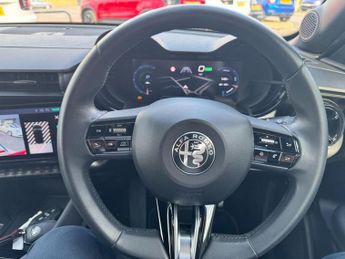 Alfa Romeo Junior 54kWh Elettrica Speciale Auto 5dr