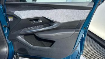 Peugeot E-3008 73kWh GT SUV 5dr Electric Auto (210 ps)
