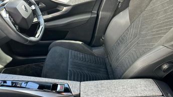 Peugeot E-3008 73kWh GT SUV 5dr Electric Auto (210 ps)