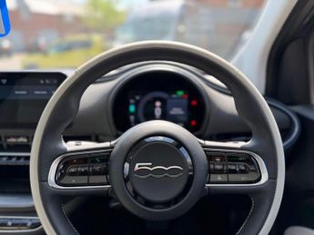 Fiat 500e 42kWh La Prima Hatchback 3dr Electric Auto (118 ps)