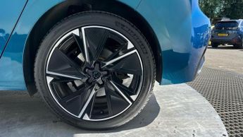 Peugeot E-308 54kWh Allure Hatchback 5dr Electric Auto (156 ps)