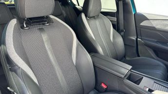 Peugeot E-308 54kWh Allure Hatchback 5dr Electric Auto (156 ps)