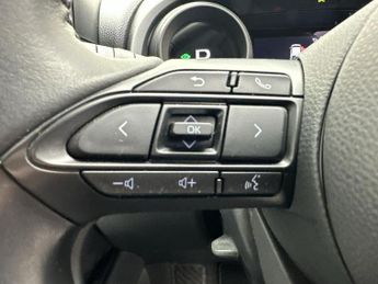 Toyota YARIS 1.5 Hybrid Design 5dr CVT