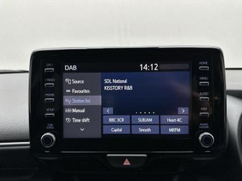 Toyota YARIS 1.5 Hybrid Design 5dr CVT