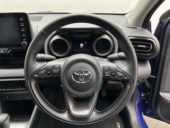 Toyota YARIS 1.5 Hybrid Design 5dr CVT