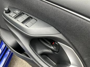 Toyota YARIS 1.5 Hybrid Design 5dr CVT