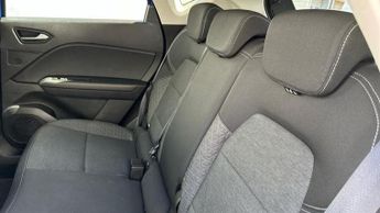 Renault Captur 1.6 E-TECH evolution SUV 5dr Petrol Hybrid Auto Euro 6 (s/s) (14
