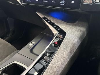 Peugeot 3008 1.2 Hybrid 136 GT 5dr e-DSC6