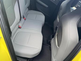 Volvo EX30 Single Motor Extended Range 69kWh Plus Auto 5dr