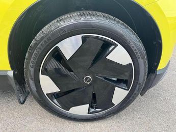 Volvo EX30 Single Motor Extended Range 69kWh Plus Auto 5dr