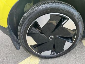 Volvo EX30 Single Motor Extended Range 69kWh Plus Auto 5dr