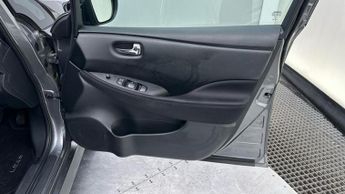 Nissan Leaf 40kWh Acenta Hatchback 5dr Electric Auto (150 ps)