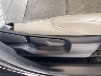 Toyota YARIS 1.5 Hybrid Excel 5dr CVT