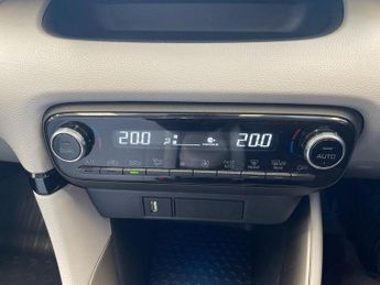 Toyota YARIS 1.5 Hybrid Excel 5dr CVT