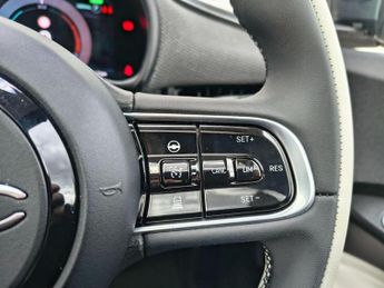 Fiat 500e 42kWh La Prima Hatchback 3dr Electric Auto (118 ps)