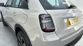 Fiat 600 1.2 MHEV SUV 5dr Petrol Hybrid e-DCT Euro 6 (s/s) (100 ps)