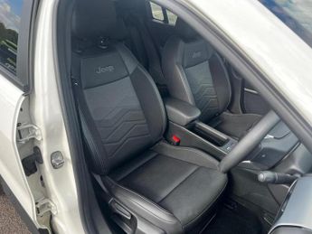 Jeep Avenger 54kWh e-Summit Auto 5dr