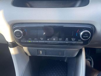 Toyota Yaris 1.5 Hybrid Excel 5dr CVT