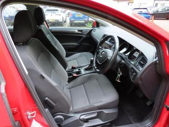 Volkswagen Golf 1.0 TSI BlueMotion Tech SE Hatchback 5dr Petrol DSG Euro 6 (s/s)