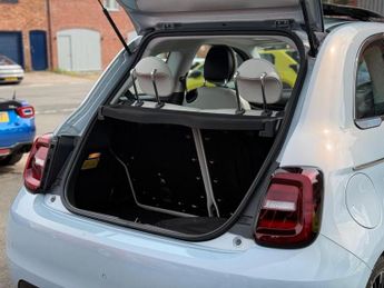 Fiat 500e 42kWh La Prima Hatchback 3dr Electric Auto (118 ps)