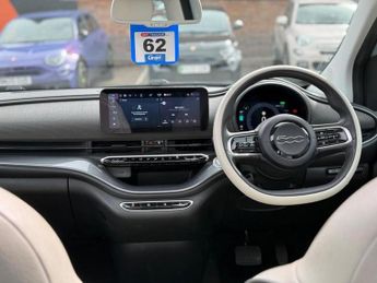 Fiat 500e 42kWh La Prima Hatchback 3dr Electric Auto (118 ps)