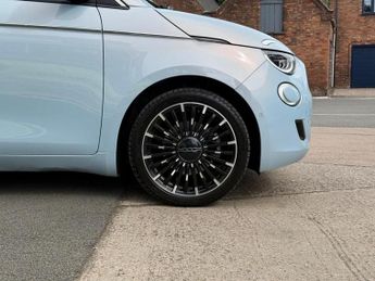 Fiat 500e 42kWh La Prima Hatchback 3dr Electric Auto (118 ps)