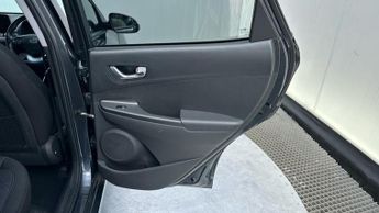 Hyundai KONA 64kWh Premium SUV 5dr Electric Auto (10.5kW Charger) (204 ps)