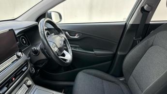 Hyundai KONA 64kWh Premium SUV 5dr Electric Auto (10.5kW Charger) (204 ps)