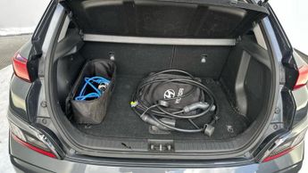 Hyundai KONA 64kWh Premium SUV 5dr Electric Auto (10.5kW Charger) (204 ps)