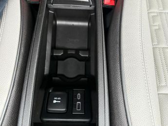 Fiat 500e 42kWh La Prima Hatchback 3dr Electric Auto (118 ps)
