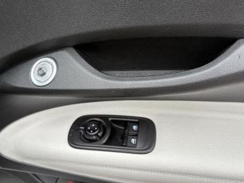 Fiat 500e 42kWh La Prima Hatchback 3dr Electric Auto (118 ps)