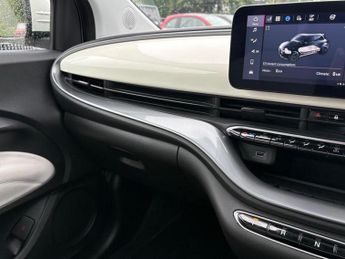 Fiat 500e 42kWh La Prima Hatchback 3dr Electric Auto (118 ps)