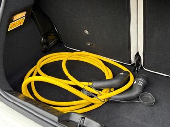 Fiat 500e 42kWh La Prima Hatchback 3dr Electric Auto (118 ps)