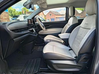 Fiat 500e 42kWh La Prima Hatchback 3dr Electric Auto (118 ps)