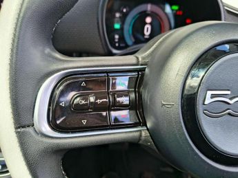Fiat 500e 42kWh La Prima Hatchback 3dr Electric Auto (118 ps)