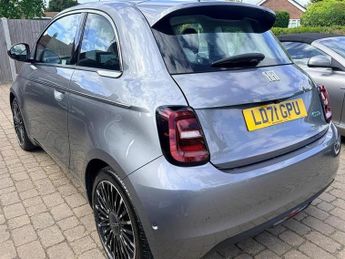 Fiat 500e 42kWh La Prima Hatchback 3dr Electric Auto (118 ps)
