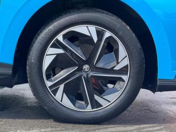 MG MG4 64kWh SE Long Range Auto 5dr