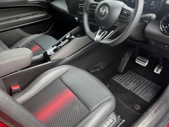 Alfa Romeo Junior 54kWh Elettrica Speciale Auto 5dr