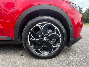Alfa Romeo Junior 54kWh Elettrica Speciale Auto 5dr