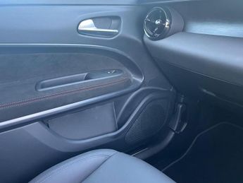 Alfa Romeo Junior 54kWh Elettrica Veloce Auto 5dr