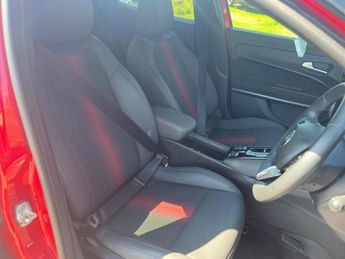 Alfa Romeo Junior 54kWh Elettrica Veloce Auto 5dr