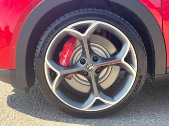 Alfa Romeo Junior 54kWh Elettrica Veloce Auto 5dr