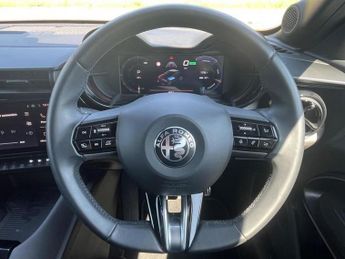 Alfa Romeo Junior 54kWh Elettrica Veloce Auto 5dr