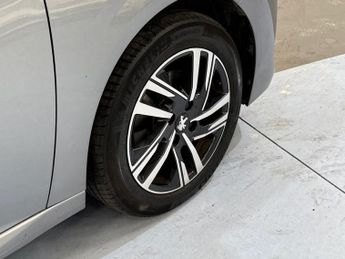Peugeot 208 1.2 PureTech 130 Allure Premium + 5dr EAT8