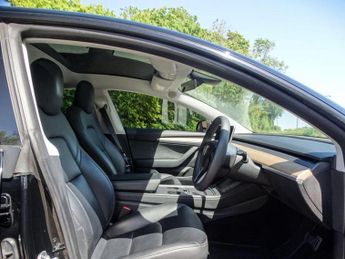 TESLA Model 3 Auto RWD 4dr