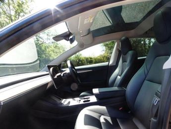 TESLA Model 3 Auto RWD 4dr